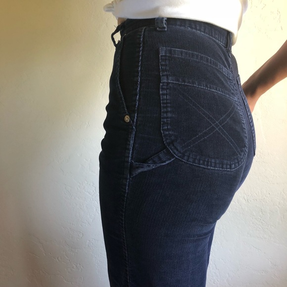 [SOLD on Depop! ] 70s Levi’s wide leg cargos - Picture 6 of 6